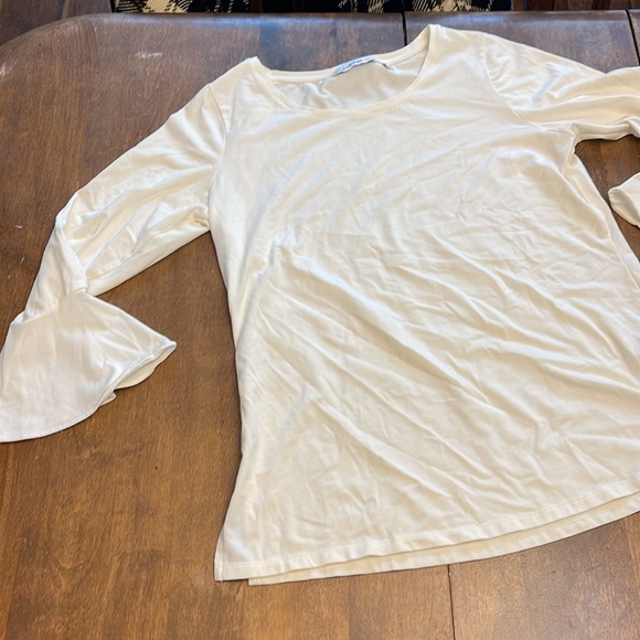 ☃️Isaac Mizrshi oversized 3/4 sleeves soft cream top - Picture 3 of 11